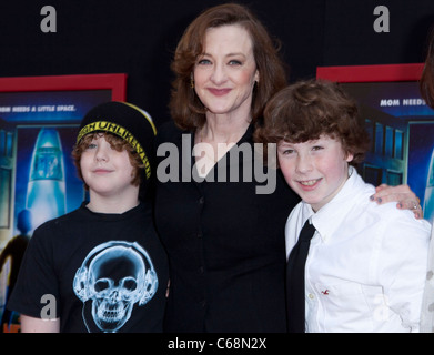 Joan Cusack, au niveau des arrivées pour MARS A BESOIN DES MAMANS Premiere, El Capitan Theatre, Los Angeles, CA 6 mars 2011. Photo par : Emiley Schweich/Everett Collection Banque D'Images