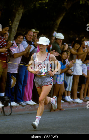 Joan Benoit (USA) de Marathon, l'or aux Jeux Olympiques d'été 1984 Banque D'Images