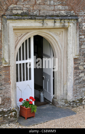 Entrée de l'église, lieu non identifié, Devon, Angleterre Banque D'Images