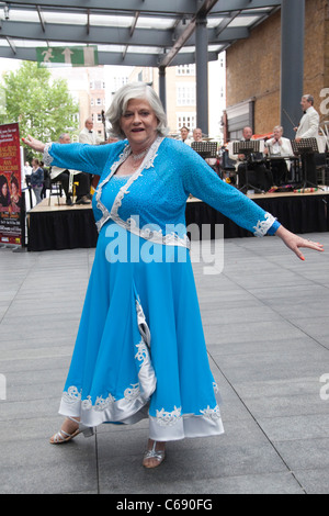 Appuyez sur Lancer pour le 'Snow White and the Seven Dwarfs' pantomine avec Craig Revel Horwood et Ann Widdecombe. Banque D'Images