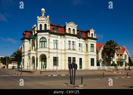 Le bâtiment de style baroque, construit dans des Hohenzollern, 1906 colonie allemande typique de l'architecture, Swakopmund, Namibie, Afrique Banque D'Images