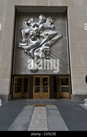 'Actualités' art déco, Rockefeller Center, New York, Manhattan, États-Unis. Banque D'Images