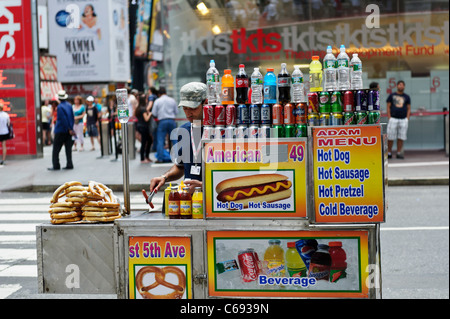 Street Food Vendor, Times Square, New York, Manhattan, USA. Banque D'Images