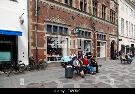 La boutique de porcelaine Royal Copenhagen sur la zone piétonne et rue commerçante Strøget à Copenhague un jour d'été, au Danemark Banque D'Images