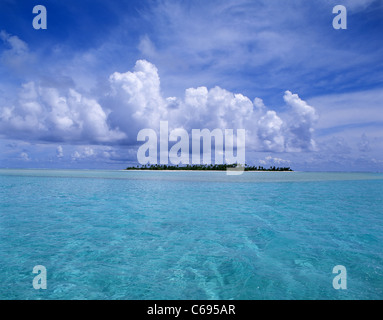 L'île tropicale, l'Atoll de Aitutaki, Îles Cook, l'océan Pacifique Sud Banque D'Images