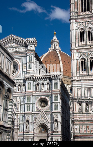 Duomo - Basilica di Santa Maria del Fiore - Baptistère et Campanile de Giotto à Florence, Italie Banque D'Images