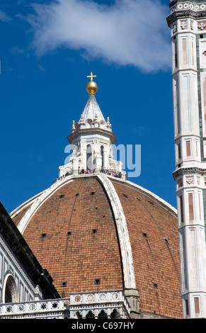 Duomo - Basilica di Santa Maria del Fiore - Baptistère et Campanile de Giotto à Florence, Italie Banque D'Images