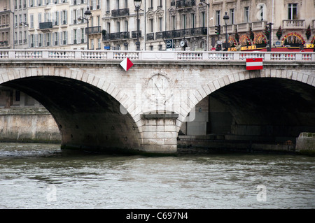 Pont Napoléon, Paris, France arch arts décoratifs bleu balcon neuf pilier parisien pierre de l'eau pont neuf Pierre Alexandre Banque D'Images