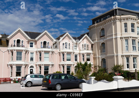 Appartements de vacances et appartements en front de mer le long de Teignmouth Banque D'Images