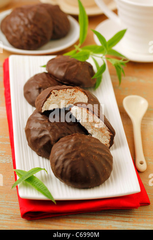 Les cookies de meringue au chocolat. Recette disponible. Banque D'Images