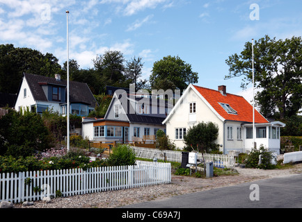 Le groupe de très belles maisons au nord de l'ancien port de Humlebaek route côtière jusqu'à Elseneur, très proche de la plage et de la forêt Banque D'Images