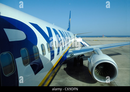 Avion de Boeing 737-800 de Ryanair sur le tarmac de l'aéroport de Fuerteventura, îles Canaries, Espagne Banque D'Images