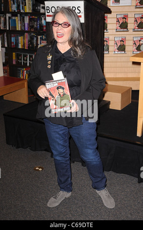 Roseanne Barr à l'apparence en magasin pour ROSEANNEARCHY Livre Signature avec Roseanne Barr, Borders Book Store - Columbus Circle, New York, NY Le 6 janvier 2011. Photo par : Kristin Callahan/Everett Collection Banque D'Images