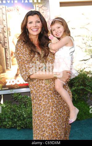 Ali Landry, fille Estela aux arrivées pour ZOOKEEPER Premiere, Regency Village Theatre à Westwood, Los Angeles, CA le 6 juillet 2011. Photo par : Elizabeth Goodenough/Everett Collection Banque D'Images