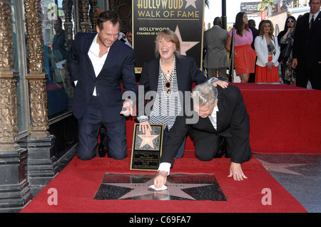 Bill Paxton, Sissy Spacek, David Lynch à la cérémonie d'intronisation pour l'étoile sur le Hollywood Walk of Fame Cérémonie pour Sissy Spacek, Hollywood Boulevard, Los Angeles, CA 1 août 2011. Photo par : Michael Germana/Everett Collection Banque D'Images