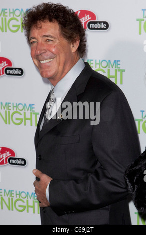 Barry Williams aux arrivées pour TAKE ME HOME TONIGHT Premiere, la Live Regal Cinemas Premiere, Los Angeles, CA 2 mars 2011. Photo par : Emiley Schweich/Everett Collection Banque D'Images