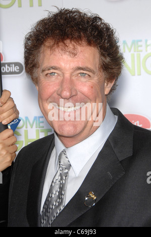 Barry Williams aux arrivées pour TAKE ME HOME TONIGHT Premiere, la Live Regal Cinemas Premiere, Los Angeles, CA 2 mars 2011. Photo par : Michael Germana/Everett Collection Banque D'Images