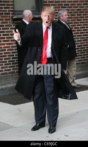 Donald Trump à talk show de comparution dans le Late Show with David Letterman - WED, Ed Sullivan Theater, New York, NY 2 Mars, 2011. Photo par : Rob Kim/Everett Collection Banque D'Images