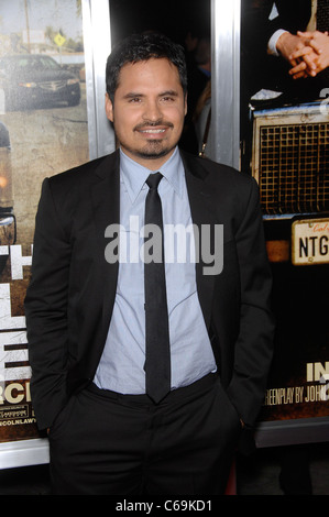 Michael Pena aux arrivées de l'AVOCAT LINCOLN Premiere, Arclight Hollywood, Los Angeles, CA 10 mars 2011. Photo par : Michael Banque D'Images