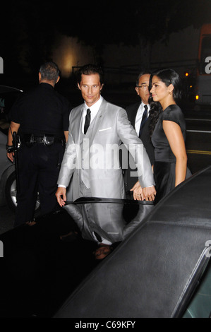 Matthew McConaughey, Camila Alves au niveau des arrivées de l'AVOCAT LINCOLN Premiere, Arclight Hollywood, Los Angeles, CA 10 mars 2011. Photo par : Michael Germana/Everett Collection Banque D'Images