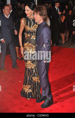 L'Wren Scott, Mick Jagger aux arrivées pour Alexander McQueen : Savage Beauty Opening Night Gala - Partie 1, Metropolitan Museum of Art Costume Institute, New York, NY Le 2 mai 2011. Photo par : Gregorio T. Binuya/Everett Collection Banque D'Images