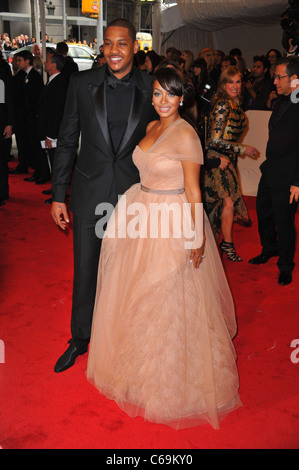 Carmelo Anthony, Lala Vazquez aux arrivées pour Alexander McQueen : Savage Beauty Opening Night Gala - Partie 2, Metropolitan Museum Banque D'Images