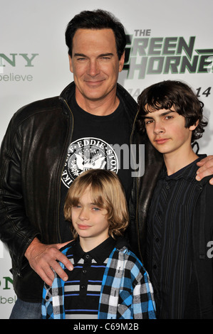 Patrick Warburton au niveau des arrivées pour le frelon vert, Premiere, le Grauman's Chinese Theatre, Los Angeles, CA, 10 janvier 2011. Photo Banque D'Images