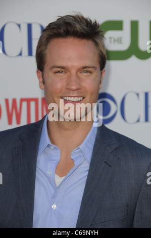 Scott Porter devant le hall des arrivées pour CBS, The CW et Showtime TCA de l'été 2011, tournée La Pagode, Los Angeles, CA 3 août 2011. Photo par : Dee Cercone/Everett Collection Banque D'Images