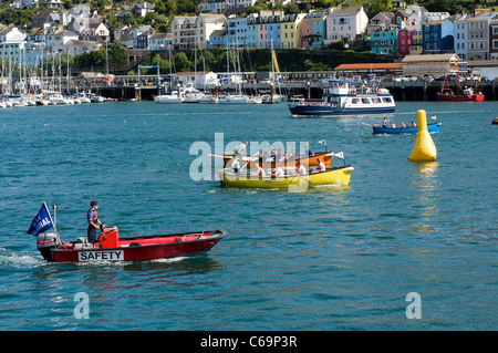 Rivière Dart Régate Dartmouth,go racing avec Kingswear dans l'arrière-plan le sud du Devon,Race Course, concerts regarder Marshall Banque D'Images