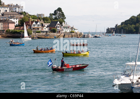 Bateau de sécurité sur la rivière Dart for kingwear,Regatta Dartmouth, dans le sud du Devon,Concert,course course( regardant gigs racing à Dartmouth Banque D'Images