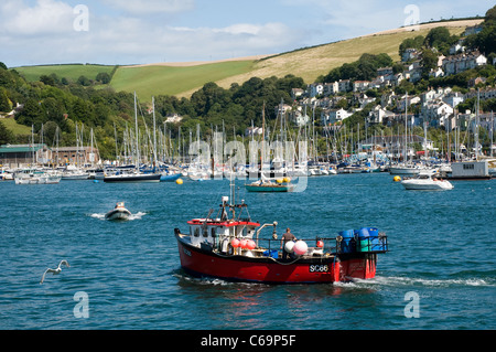 Sur la rivière Dart Trawler,Régate Dartmouth South Devon, kingwear,course,regarder Marshall course concerts à Dartmouth, bleu, bateau,nautisme Banque D'Images