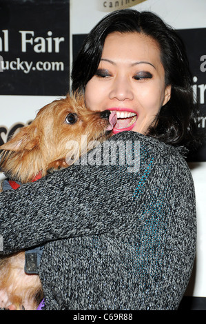 Li Jing, Multi-Media Journailist participants de Puppy Love at Yappy Hour Humane Society de New York, le Carlton Hotel, New York, NY Le 11 février 2011. Photo par : Desiree Navarro/Everett Collection Banque D'Images