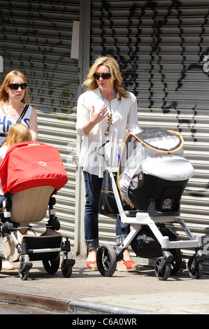 Jane Krakowski, Bennett Robert Godley, marcher à Greenwich Village dehors et environ pour la célébrité CANDIDS - MON, , New York, NY Juin Banque D'Images