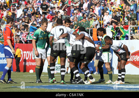 Afrique du Sud, l'équipe de Fidji de l'équipe à une apparition publique pour le tournoi de rugby à VII 2011 États-Unis et Fan Festival - Jour 2, Sam Boyd Stadium, Las Vegas, NV 13 février 2011. Photo par : James Atoa/Everett Collection Banque D'Images