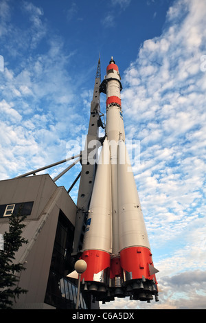 Le monument de transport spatial russe fusée. Samara. La Russie. Banque D'Images