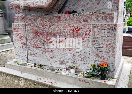 Tombe d'Oscar Wilde au cimetière du Père-Lachaise à Paris, France Banque D'Images