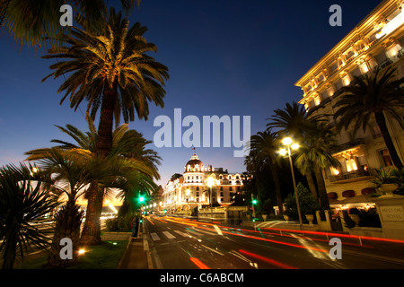 France, Nice, Promenade des Anglais, l'Hôtel Negresco de nuit Banque D'Images