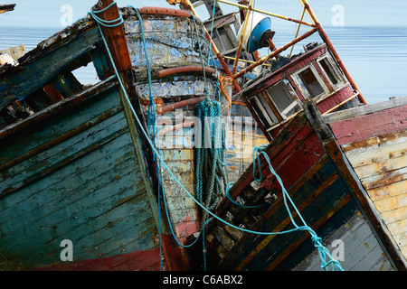 Et échoués sur les épaves de bateaux de pêche sur l'île de Mull, en Ecosse Banque D'Images