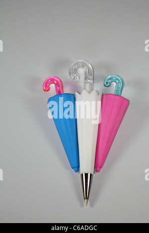 Crayon et Gomme en forme de parapluie Banque D'Images