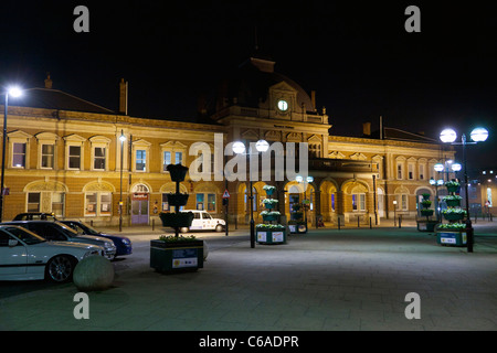 La gare de Norwich, Royaume-Uni de nuit Banque D'Images