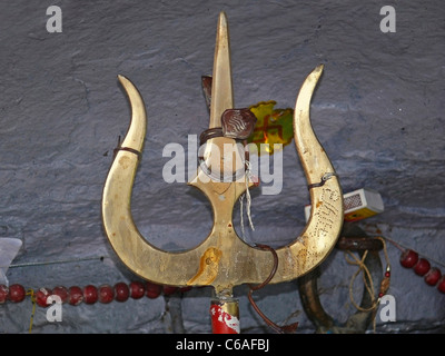 Trishul sainte, arme de Seigneur Mahadeva, Maharashtra, Inde Banque D'Images