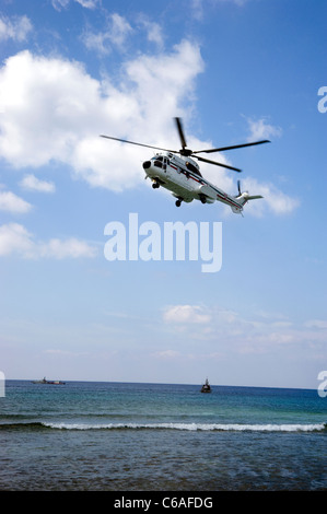 L'atterrissage de l'hélicoptère du Président Calderon sur plage à Cozumel Banque D'Images