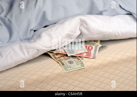 L'argent sous le matelas Banque D'Images