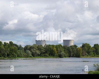 La centrale nucléaire d'EDF le long de la Loire, France, à Saint Laurent des eaux près de Blois Banque D'Images