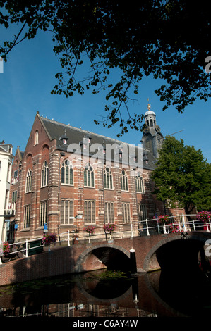 Vieille université (fondée en 1575) 70 Rapenburg Leiden Pays-Bas ( où Albert Einstein y enseigne ) Banque D'Images