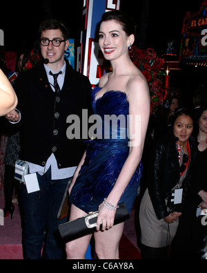 Anne Hathaway Los Angeles Première mondiale de 'Valentine's Day' tenue à l'Grauman's Chinese Theatre Hollywood, Californie - Banque D'Images