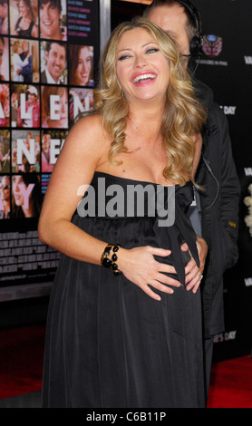 Rebecca Gayheart Los Angeles Première mondiale de 'Valentine's Day' tenue à l'Grauman's Chinese Theatre Hollywood, Californie - Banque D'Images