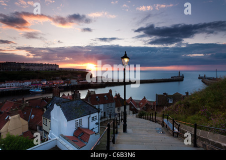 Coucher du soleil à partir de 199 marches, Whitby, North Yorkshire Banque D'Images