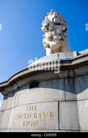 La BANQUE DU SUD STATUE LION À LONDRES Banque D'Images
