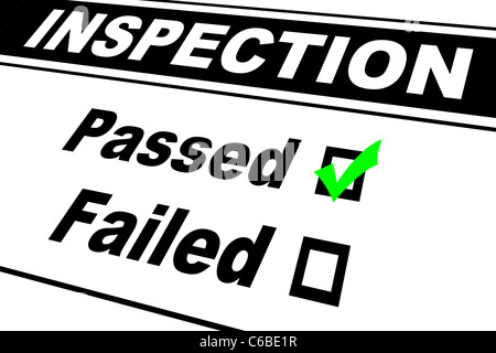 Les résultats du rapport d'inspection rempli avec passé choisi isolated on white Banque D'Images